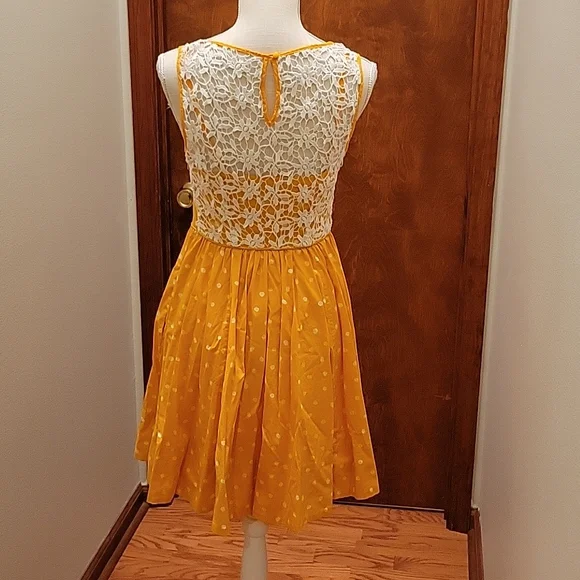 Moulinette Soeurs Anthropologie Melora Yellow Polka Dot Dress in size 2 - Picture 6 of 16